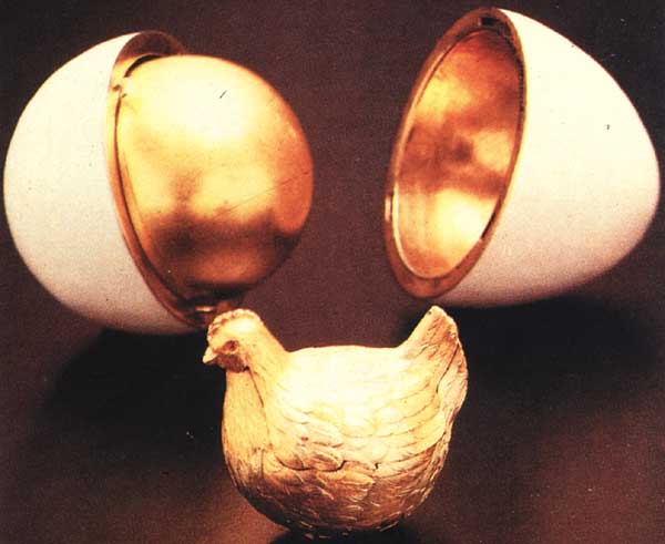   
Easter egg Hen